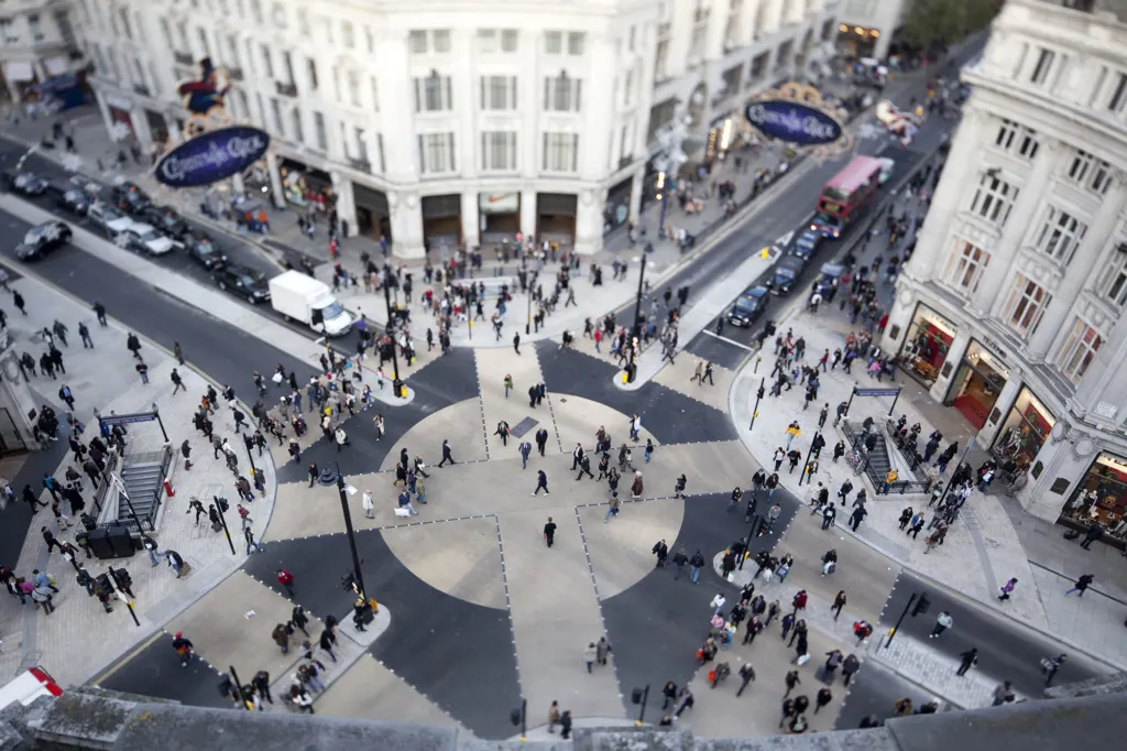 Oxford Circus — architecture and documentary photograph in London, UK, frame 10 of 22.